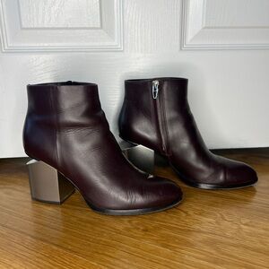 Alexander Wang Gabi Ankle Boots Bordeaux Leather | Sculptural Heel | EU 39 US 9